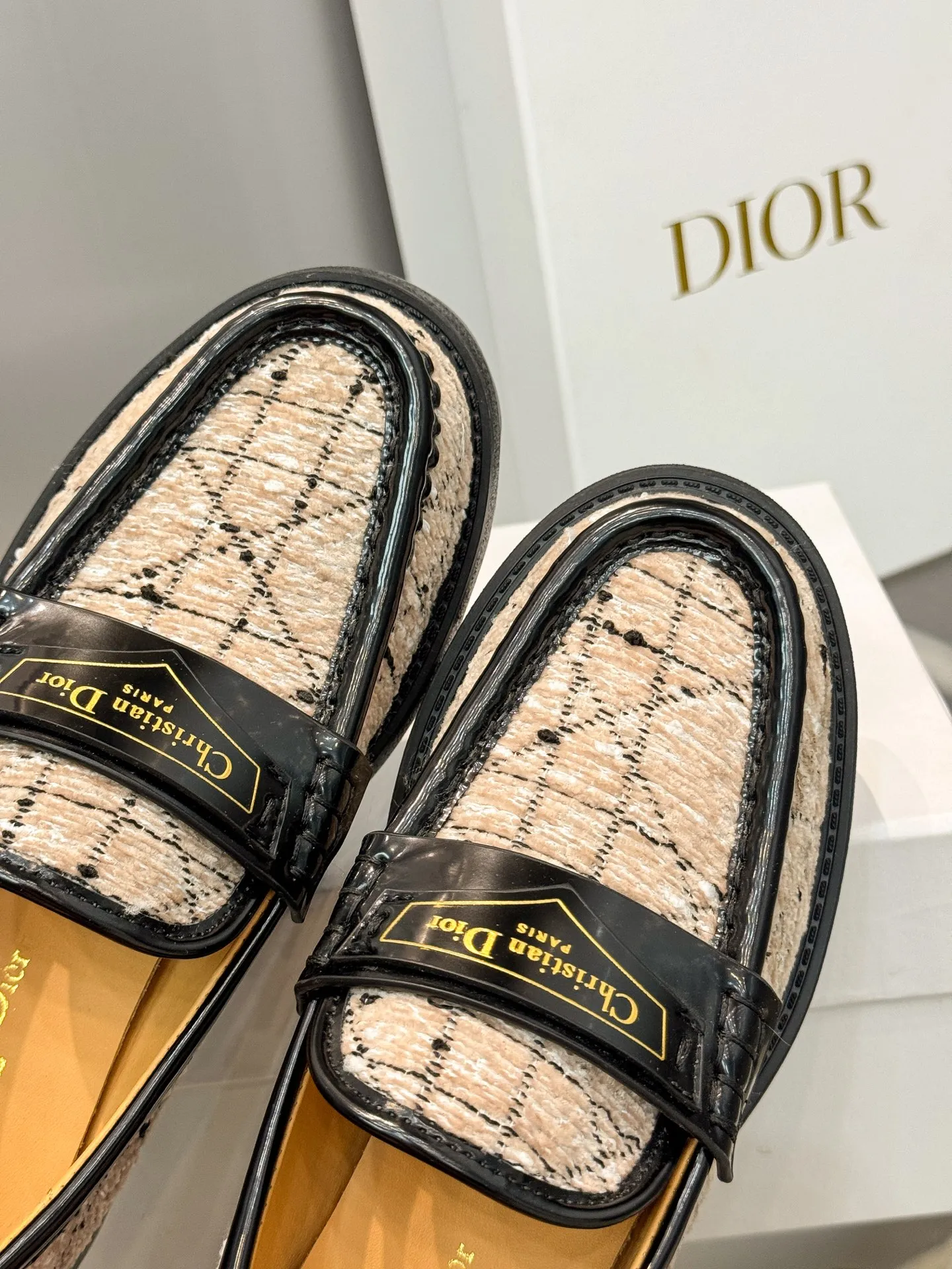 👟👟Ex-factory price 600👟👟 Dior 2024 new autumn and winter D-Boy letter logo color-blocked thick-soled women's shoes. Star's same style slip-on belt buckle round-toe retro low-heeled loafers. Material: imported open-edge beaded cowhide stitching eco-friendly rattan plaid tweed + water-dyed sheepskin lining + original molded IP outsole. Bottom thickness: 3.5CM Size: 35-42 (41.42 customized, non-refundable and non-exchangeable)